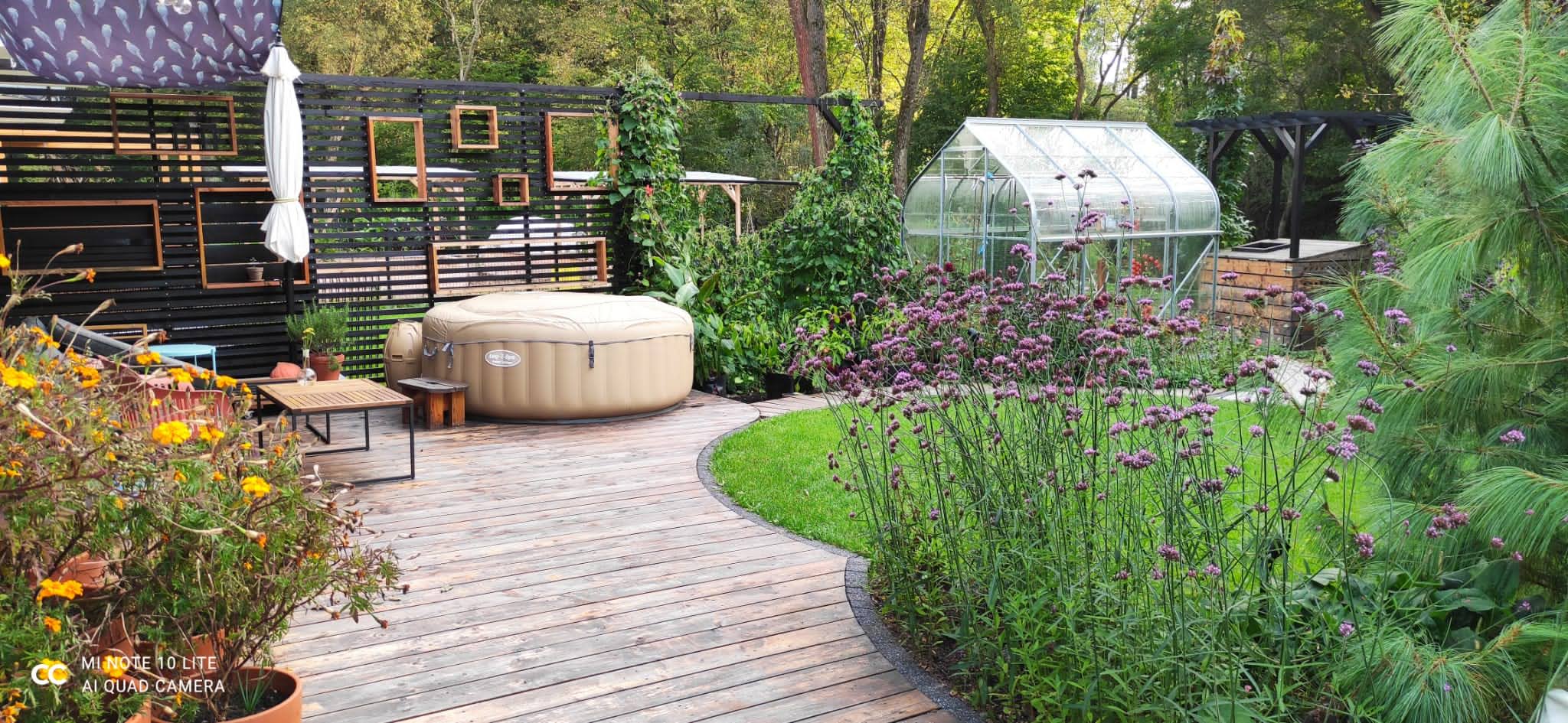 Taras i jacuzzi - ogród premium